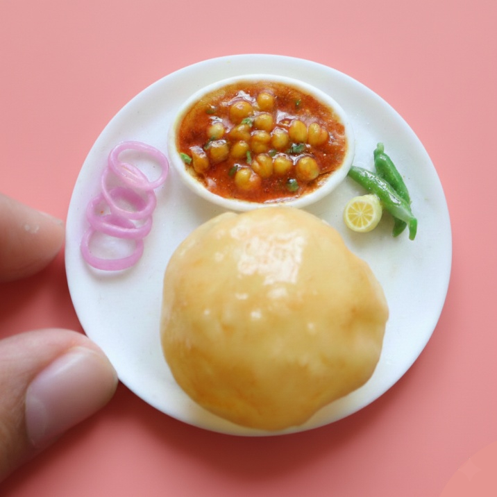 Chole Bhatura Miniature Magnet