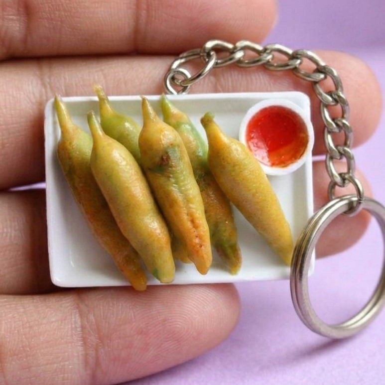 Mirchi Vada Miniature Keychain